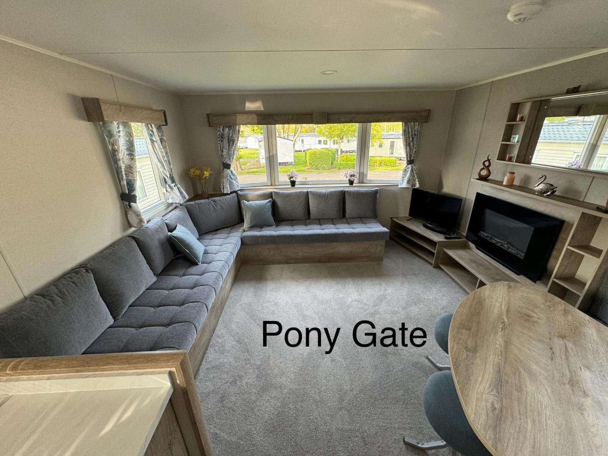 Pony Gate Caravan On Haggerstone Castle West Lawn Berwick Upon Tweed Exteriör bild
